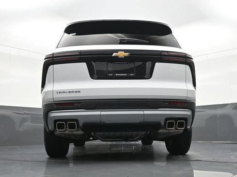 Used 2025 Chevrolet Traverse LT w/ Driver Confidence Package FWD image 28