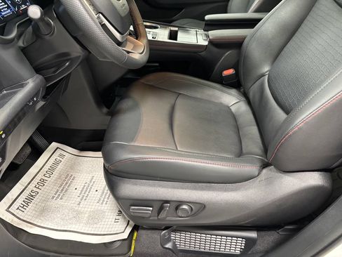 Used 2025 Toyota Sienna XSE FWD image 13