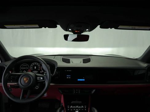 Certified 2025 Porsche Cayenne AWD/4WD image 16