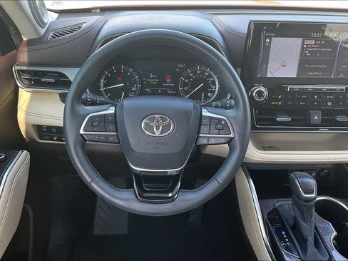 Used 2020 Toyota Highlander Limited FWD image 5