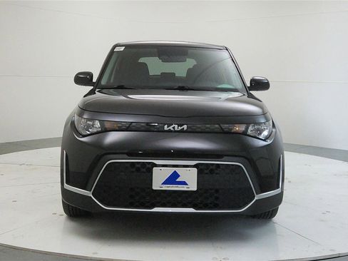 Used 2023 Kia Soul LX image 2