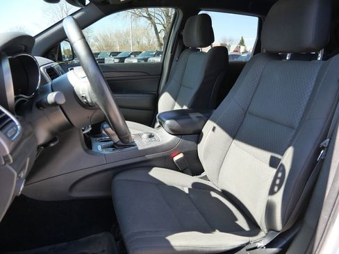 Used 2019 Jeep Grand Cherokee Laredo image 30