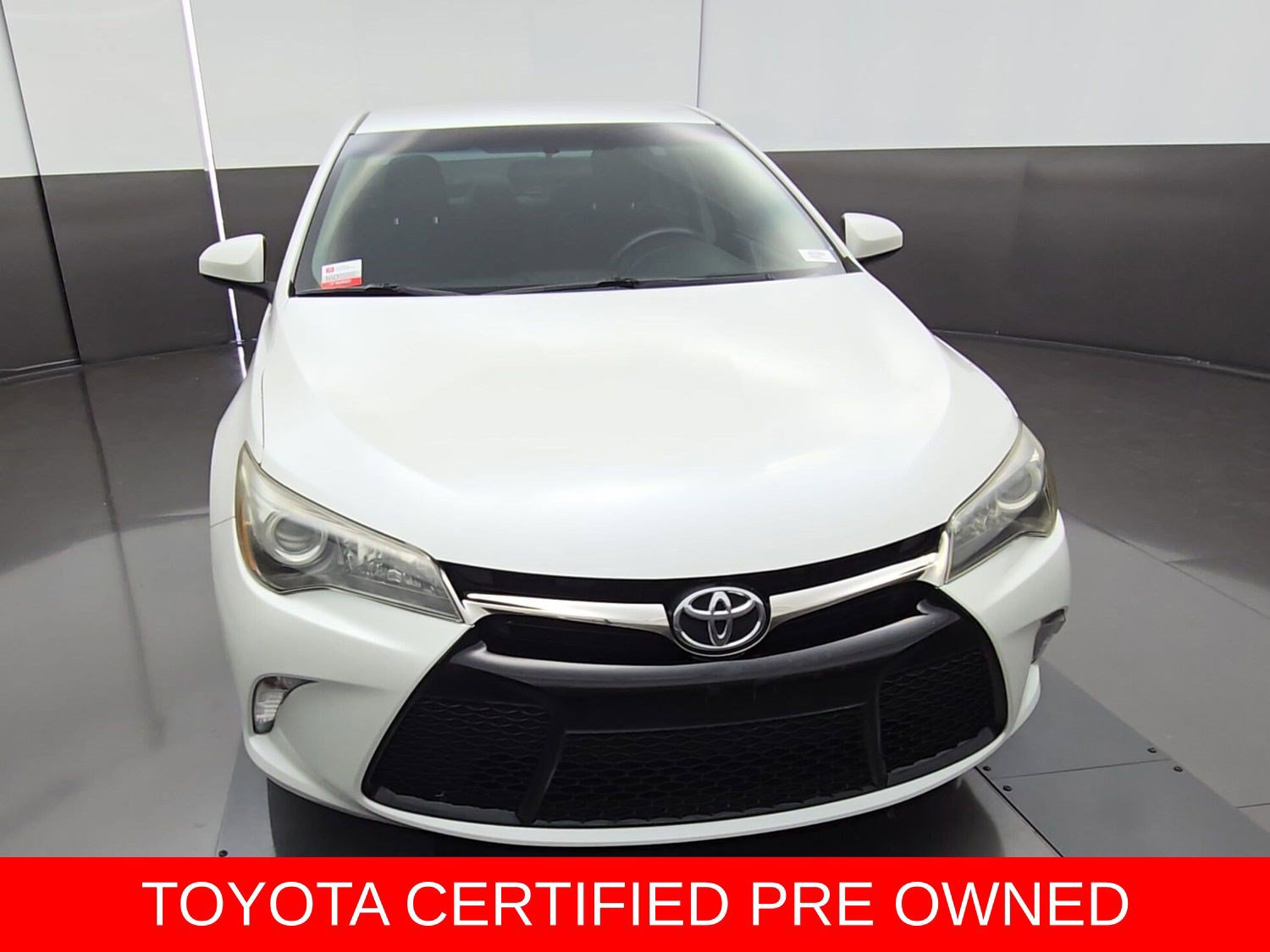 Used 2017 Toyota Camry SE FWD image 2