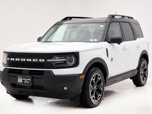 Used 2025 Ford Bronco Sport Outer Banks w/ Outer Banks Tech Package+ image 2