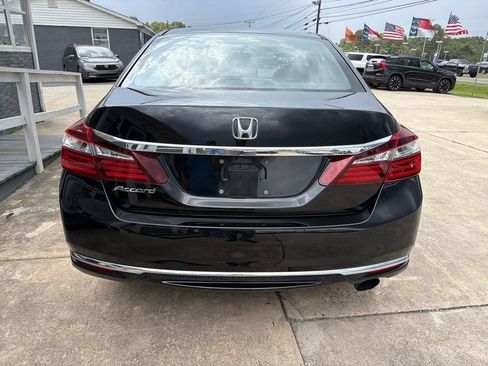 Used 2017 Honda Accord LX image 9