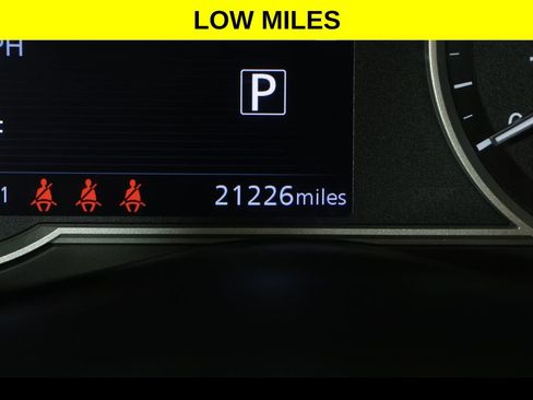 Used 2025 Nissan Versa SV FWD image 3