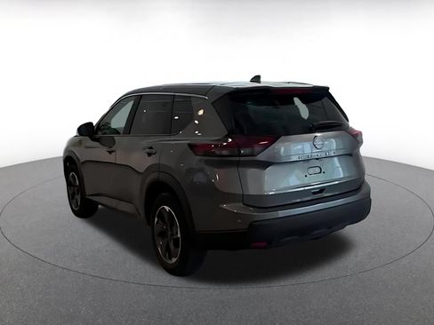 Used 2025 Nissan Rogue SV FWD image 9