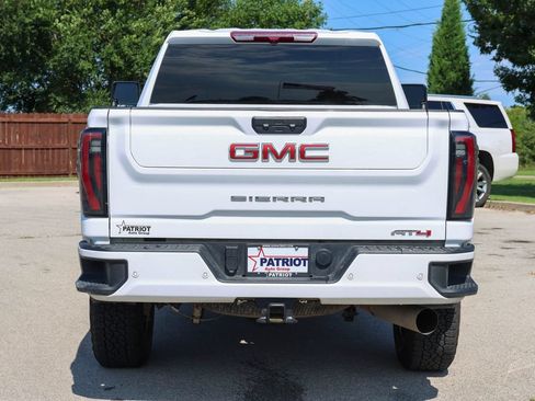 Used 2025 GMC Sierra 2500 AT4 AWD/4WD image 4