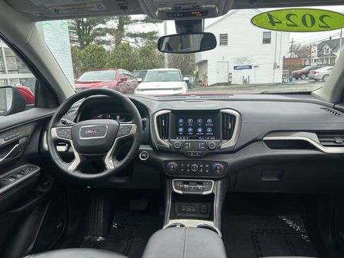 Used 2024 GMC Terrain Denali w/ Denali Premium Package image 9
