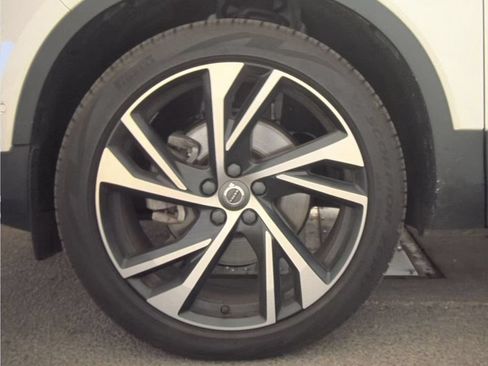 Used 2021 Volvo XC40 T5 R-Design w/ Advanced Package AWD/4WD image 9