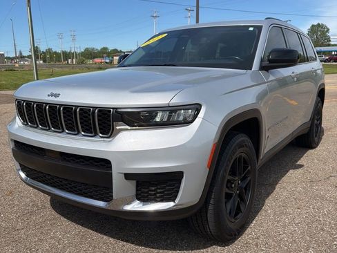 Used 2022 Jeep Grand Cherokee L Laredo w/ Luxury Tech Group I AWD/4WD image 1