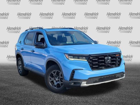 Used 2024 Honda Pilot TrailSport image 2