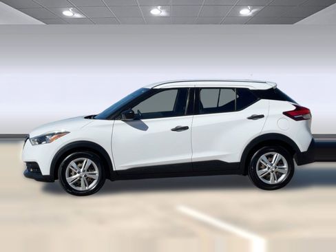 Used 2020 Nissan Kicks S image 2