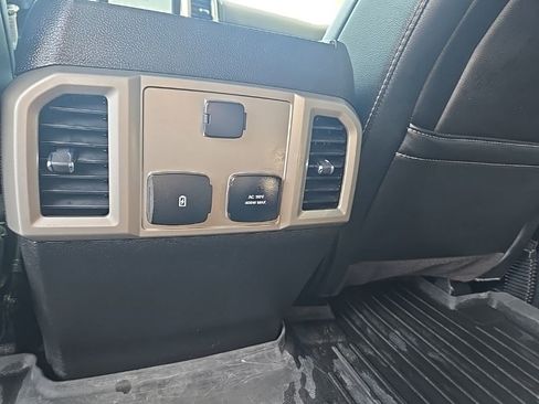 Used 2020 Ford F250 Lariat image 27