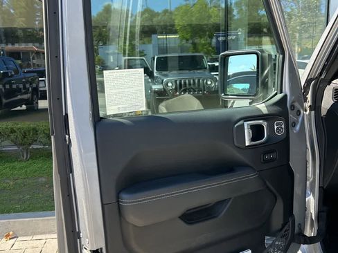 Used 2021 Jeep Gladiator Overland w/ Popular Equipment Package image 15