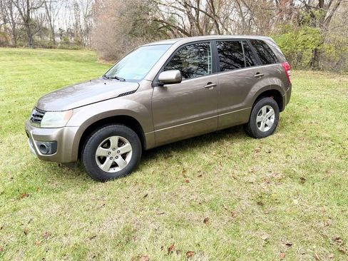 Used 2013 Suzuki Grand Vitara Premium image 2