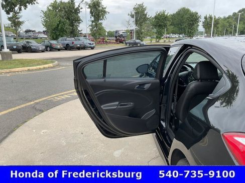 Used 2019 Chevrolet Cruze Diesel w/ Sun And Sound Package FWD image 15