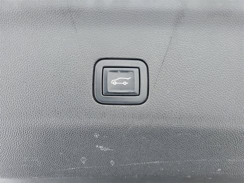 Used 2023 Chevrolet Suburban High Country image 37