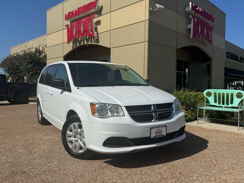 Used 2018 Dodge Grand Caravan SE w/ UConnect Hands-Free Group FWD image 1
