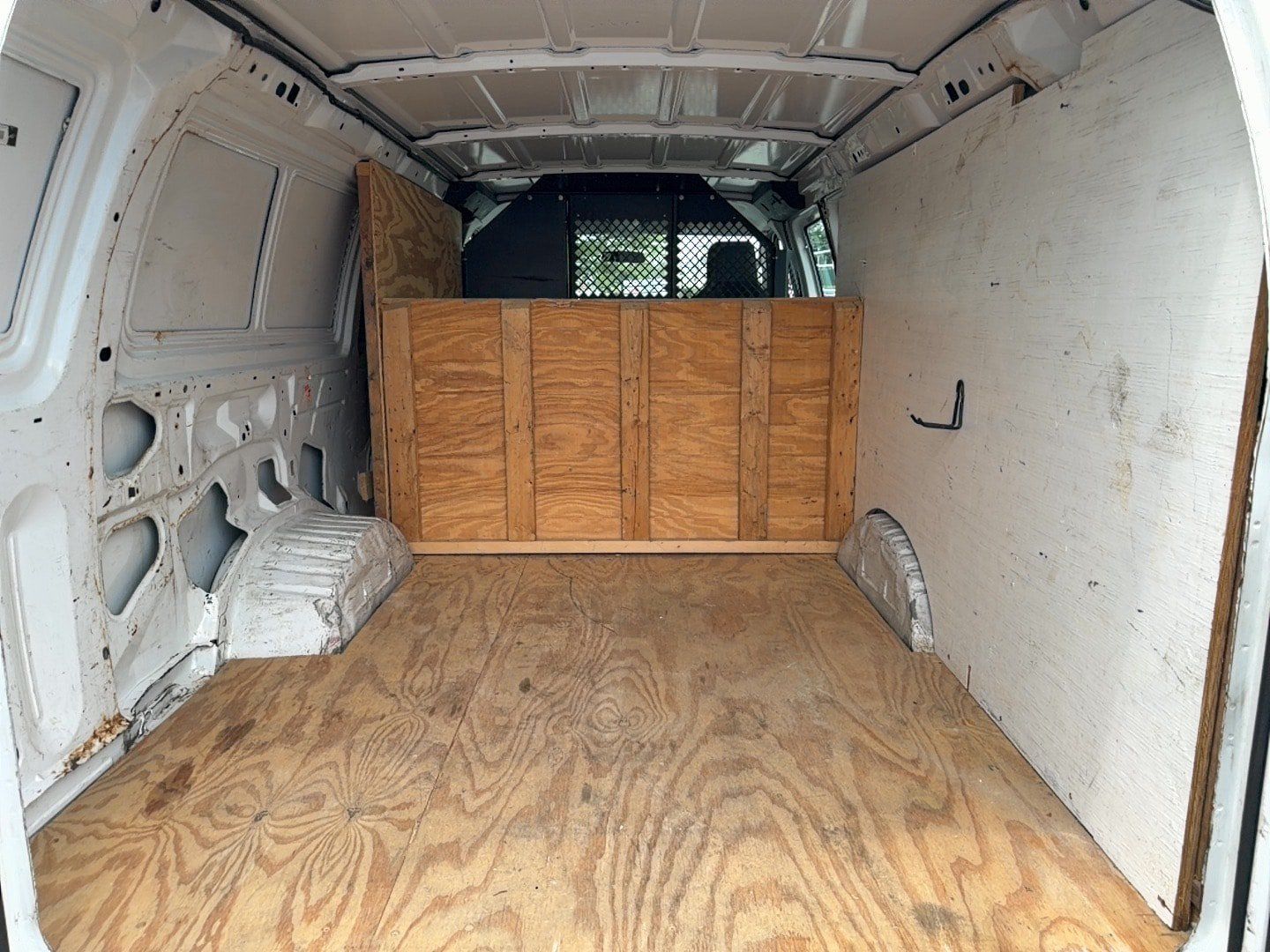 Used 2014 Ford E-350 and Econoline 350 Extended Super Duty w/ Power Group RWD image 19