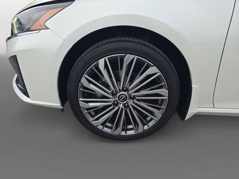 Certified 2025 Nissan Altima 2.5 SL image 9