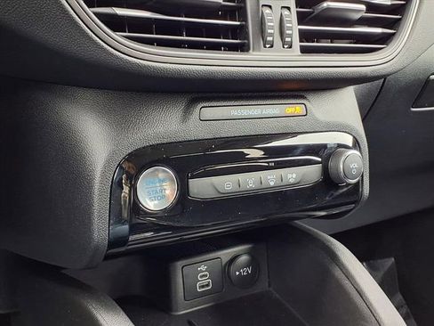 Certified 2025 Ford Escape SE w/ Class II Trailer Tow Package image 14