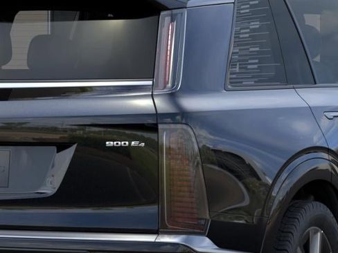 New 2026 Cadillac Vistiq Luxury w/ LPO, Floor Liner Package AWD/4WD image 11