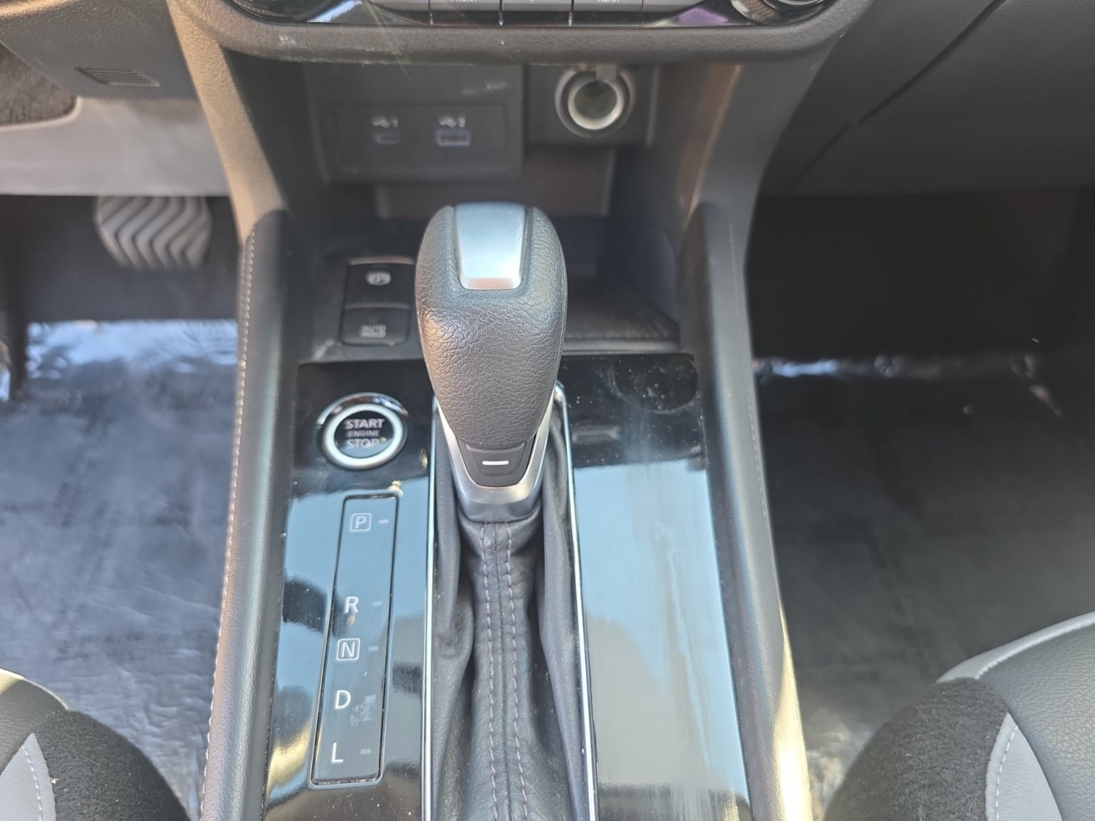 Used 2023 Nissan Kicks SR w/ SR Premium Package FWD image 22