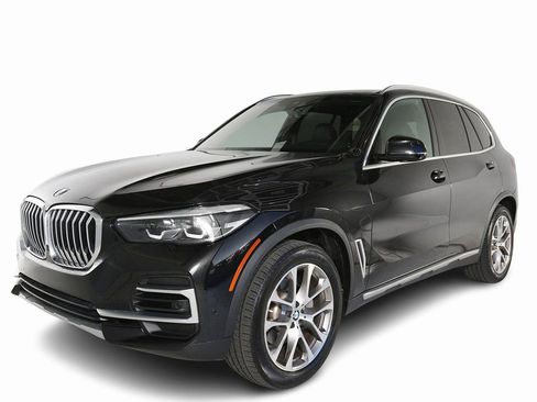 Used 2022 BMW X5 xDrive40i w/ Parking Assistance Package image 3