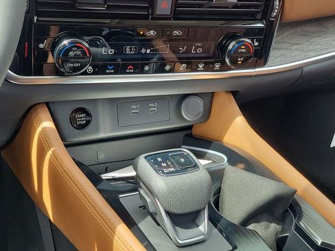 New 2026 Nissan Rogue Platinum w/ Platinum Premium Package AWD/4WD image 11