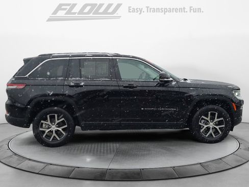 Used 2023 Jeep Grand Cherokee Limited w/ Luxury Tech Group II image 9