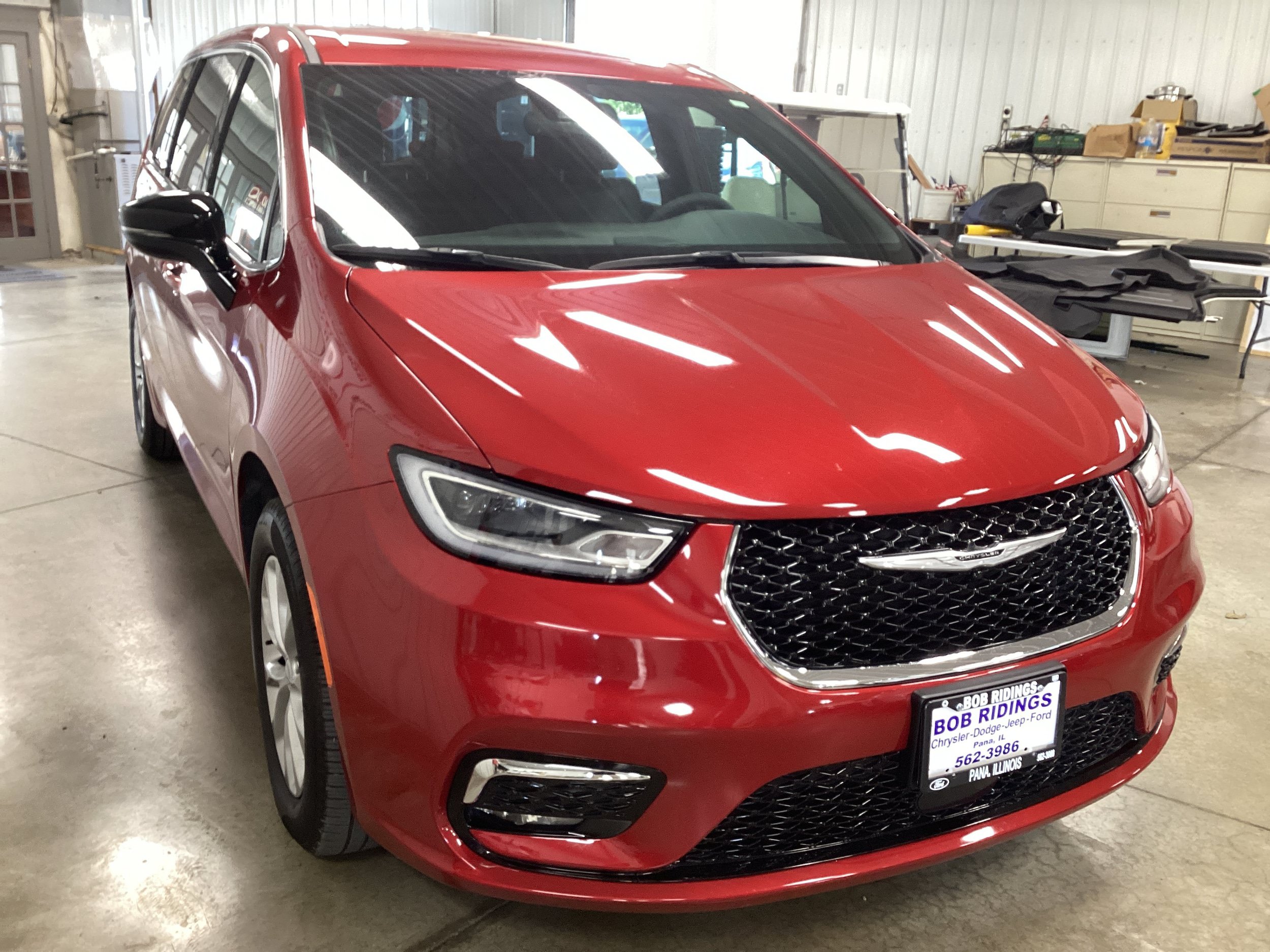 Used 2025 Chrysler Pacifica Select AWD/4WD image 8