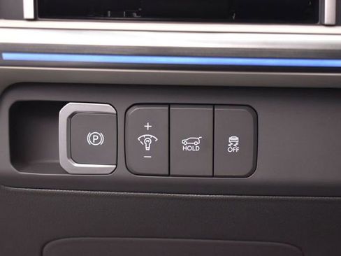 Used 2025 Hyundai Santa Fe Calligraphy w/ Tow & Go Package image 17