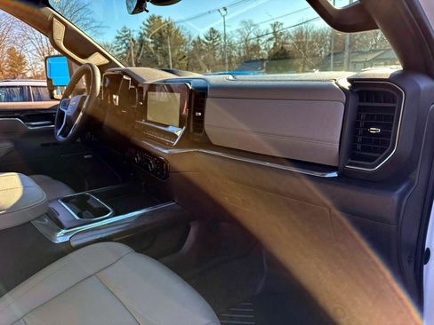 Certified 2024 Chevrolet Silverado 2500 LTZ w/ LTZ Premium Package image 7