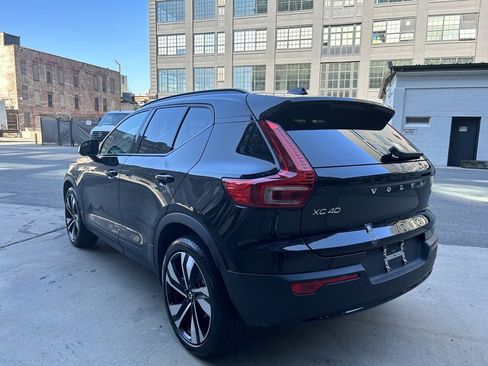 Certified 2025 Volvo XC40 B5 Plus image 8