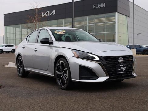 Used 2023 Nissan Altima 2.5 SR image 1