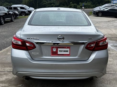 Used 2017 Nissan Altima 2.5 SL w/ Moonroof Package FWD image 5