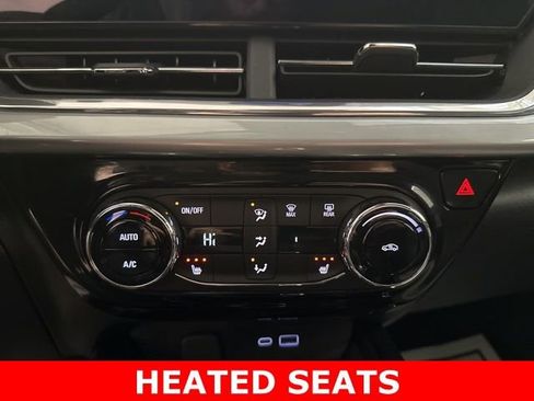 Used 2025 Chevrolet Trax LT w/ LT Convenience Package image 23