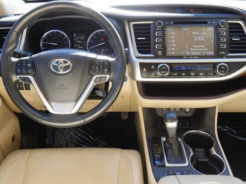 Used 2019 Toyota Highlander Limited Platinum image 19