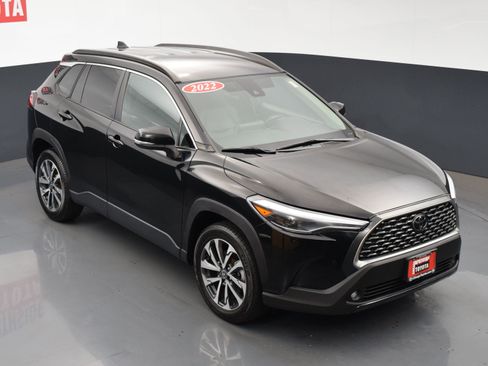Used 2022 Toyota Corolla Cross XLE image 23
