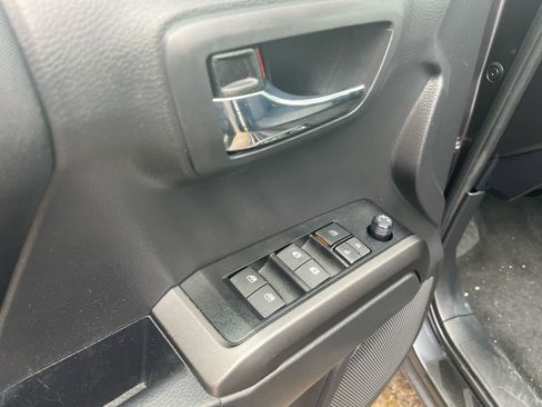 Used 2023 Toyota Tacoma TRD Off-Road w/ Technology Package image 4