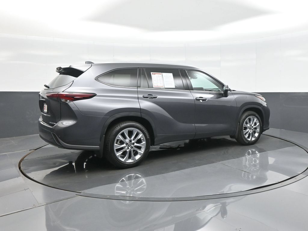 Certified 2024 Toyota Highlander Limited AWD/4WD image 7
