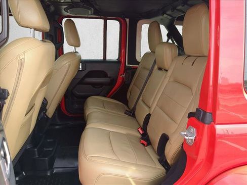 Used 2018 Jeep Wrangler Unlimited Sahara image 18