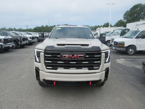 Certified 2026 GMC Sierra 3500 AT4 w/ Technology Package AWD/4WD image 5