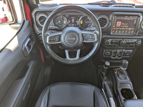 Used 2022 Jeep Wrangler Unlimited Sahara image 19
