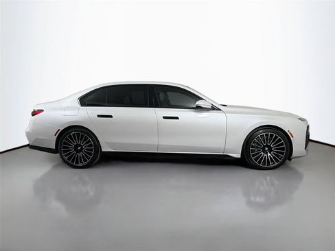 New 2026 BMW 750e xDrive AWD/4WD image 4