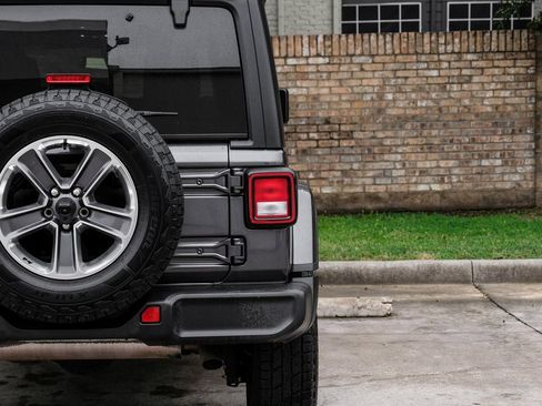 Used 2021 Jeep Wrangler Unlimited Sahara image 60