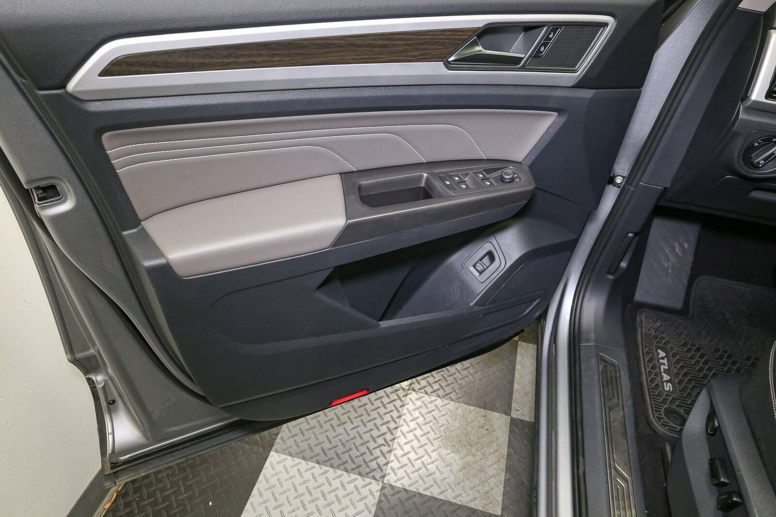 Certified 2023 Volkswagen Atlas SE w/ Panoramic Sunroof Package AWD/4WD image 45