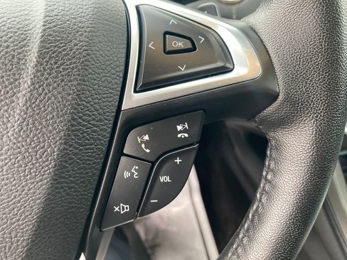 Used 2017 Ford Fusion SE w/ Fusion SE Technology Package image 38