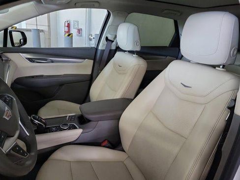 Certified 2022 Cadillac XT5 Premium Luxury image 11
